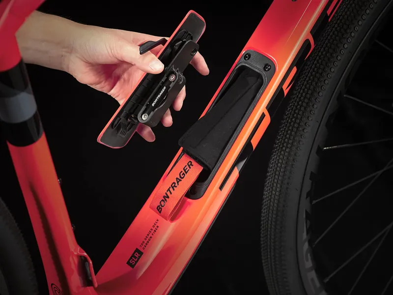 2023 Trek Checkpoint SLR 7 Etap Gravel Bike Radioactive Coral-5